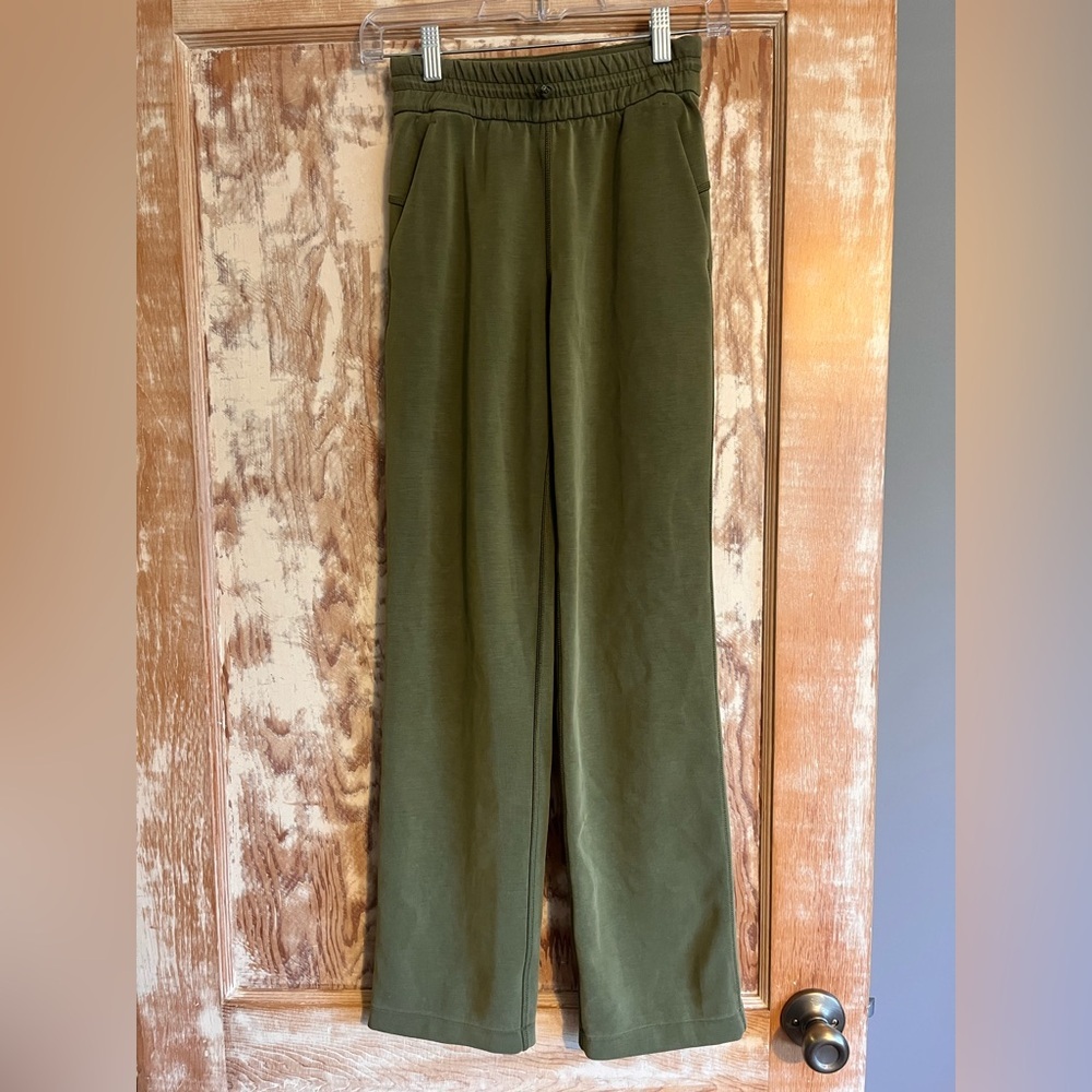 Lululemon Softstreme High-Rise Pant *Regular
Army Green - 0 - Picture 3 of 7